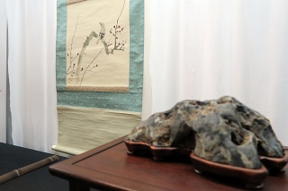 Kanagawa stone and scroll